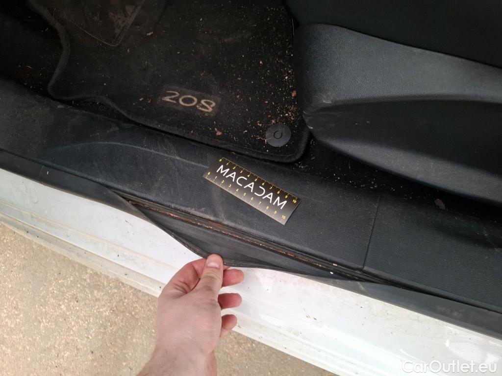  Peugeot  208 PEUGEOT  / 2015 / 5P / Berline &BLUEHDI 100 S&S ALLURE BUSINESS #2