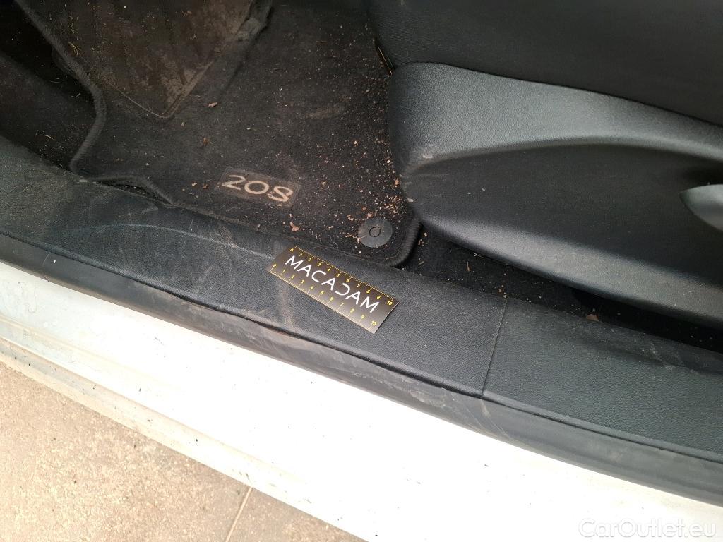  Peugeot  208 PEUGEOT  / 2015 / 5P / Berline &BLUEHDI 100 S&S ALLURE BUSINESS #1