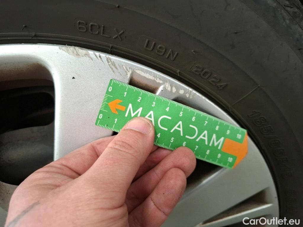  Peugeot  208  Affaire Premium Pack 1.5 HDi 100CV BVM5 E6dT #40