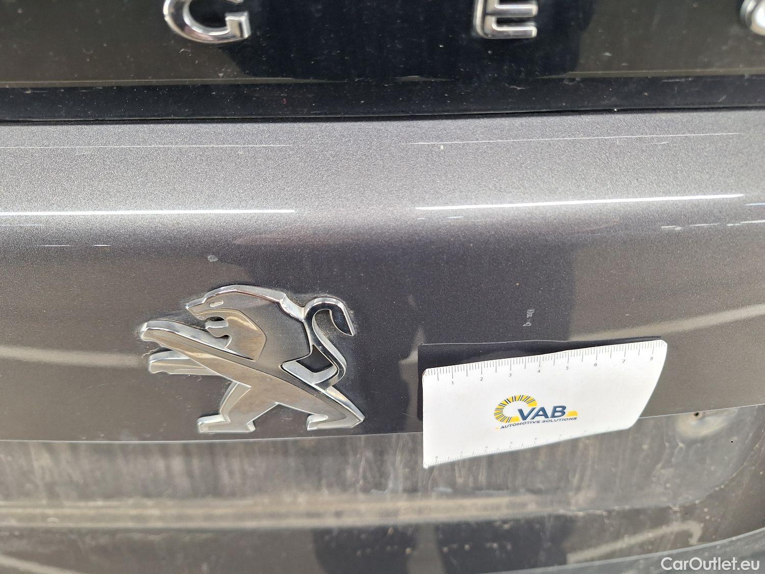  Peugeot  2008 Peugeot,  '19, Peugeot  1.2 Puretech 96kW S&S GT 5d #23