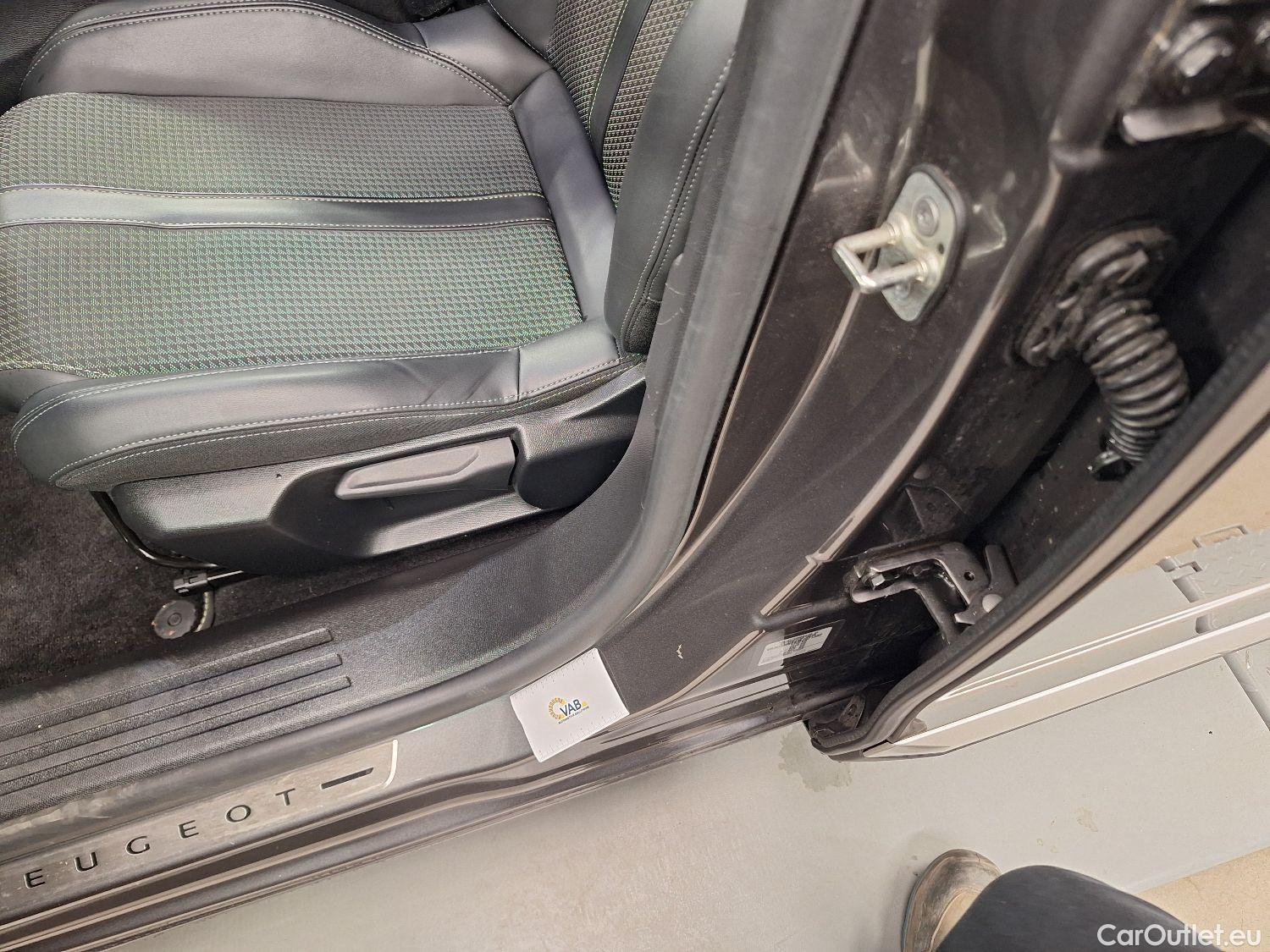  Peugeot  2008 Peugeot,  '19, Peugeot  1.2 Puretech 96kW S&S GT 5d #29