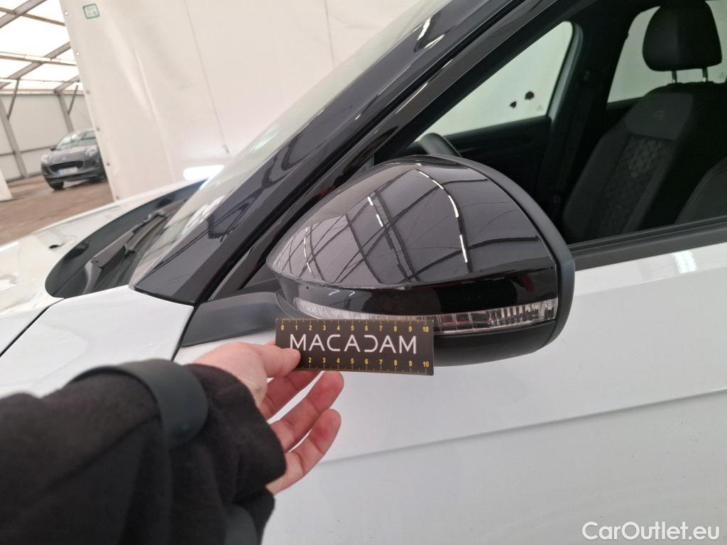  Volkswagen  T-ROC  R-Line 1.5 TSI 150CV BVA7 E6d #61