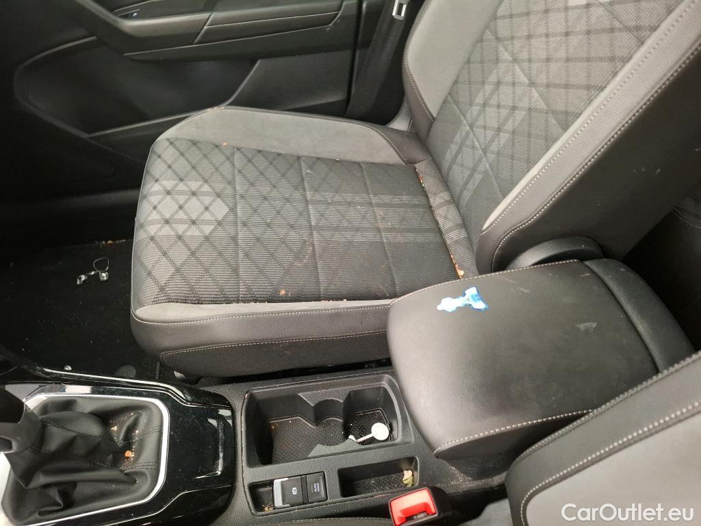  Volkswagen  T-ROC  R-Line 1.5 TSI 150CV BVA7 E6d #47