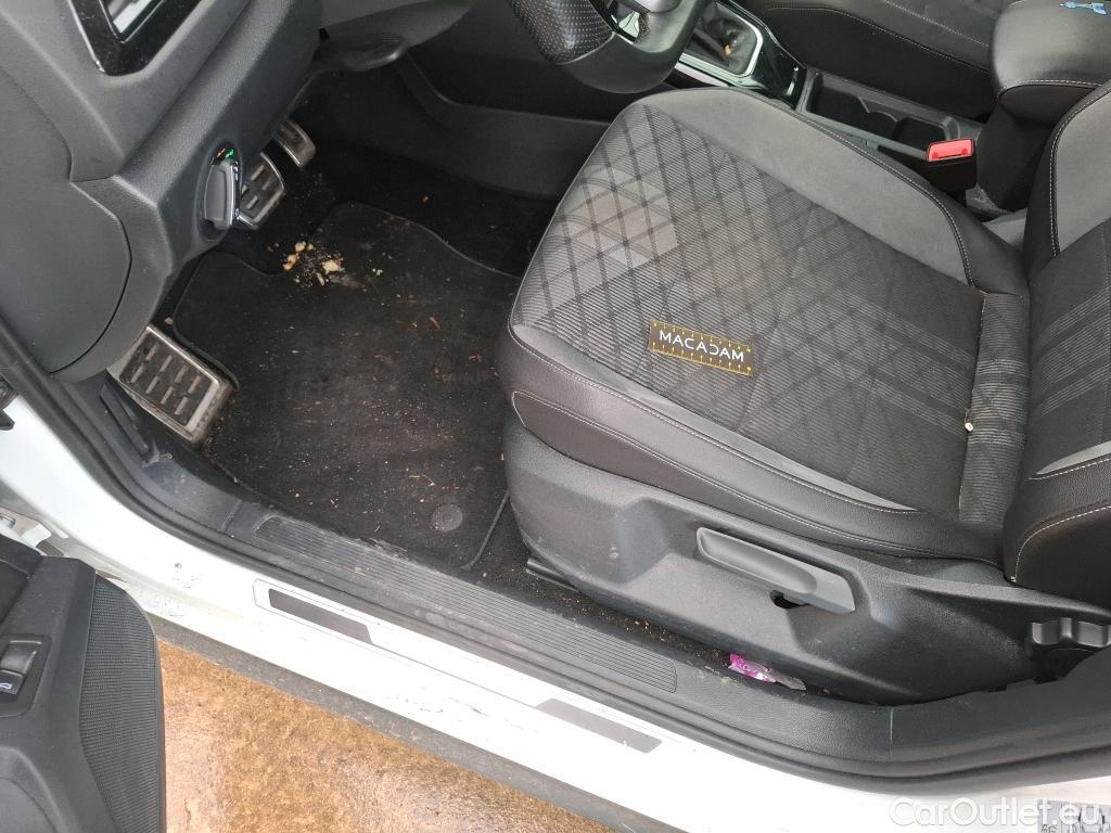  Volkswagen  T-ROC  R-Line 1.5 TSI 150CV BVA7 E6d #48