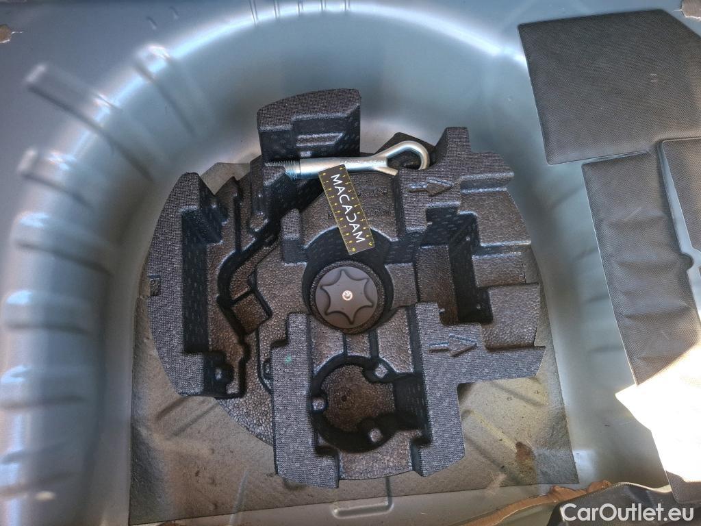  Nissan  Micra NISSAN  / 2016 / 5P / Berline IG-T 92 Business Edition #3