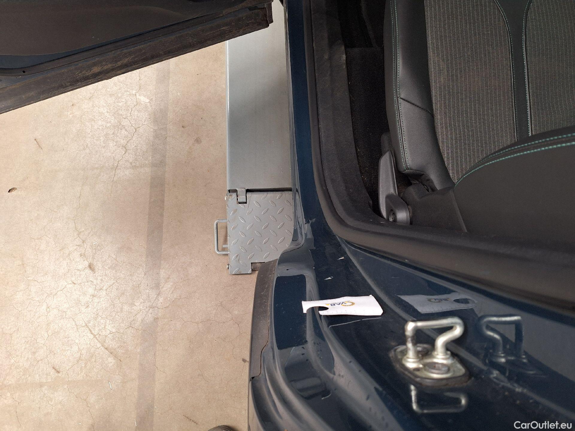  Peugeot  5008 Peugeot,  FL'20, Peugeot  1.5 BlueHDi 96kW S&S EAT8 Allure 5d #3