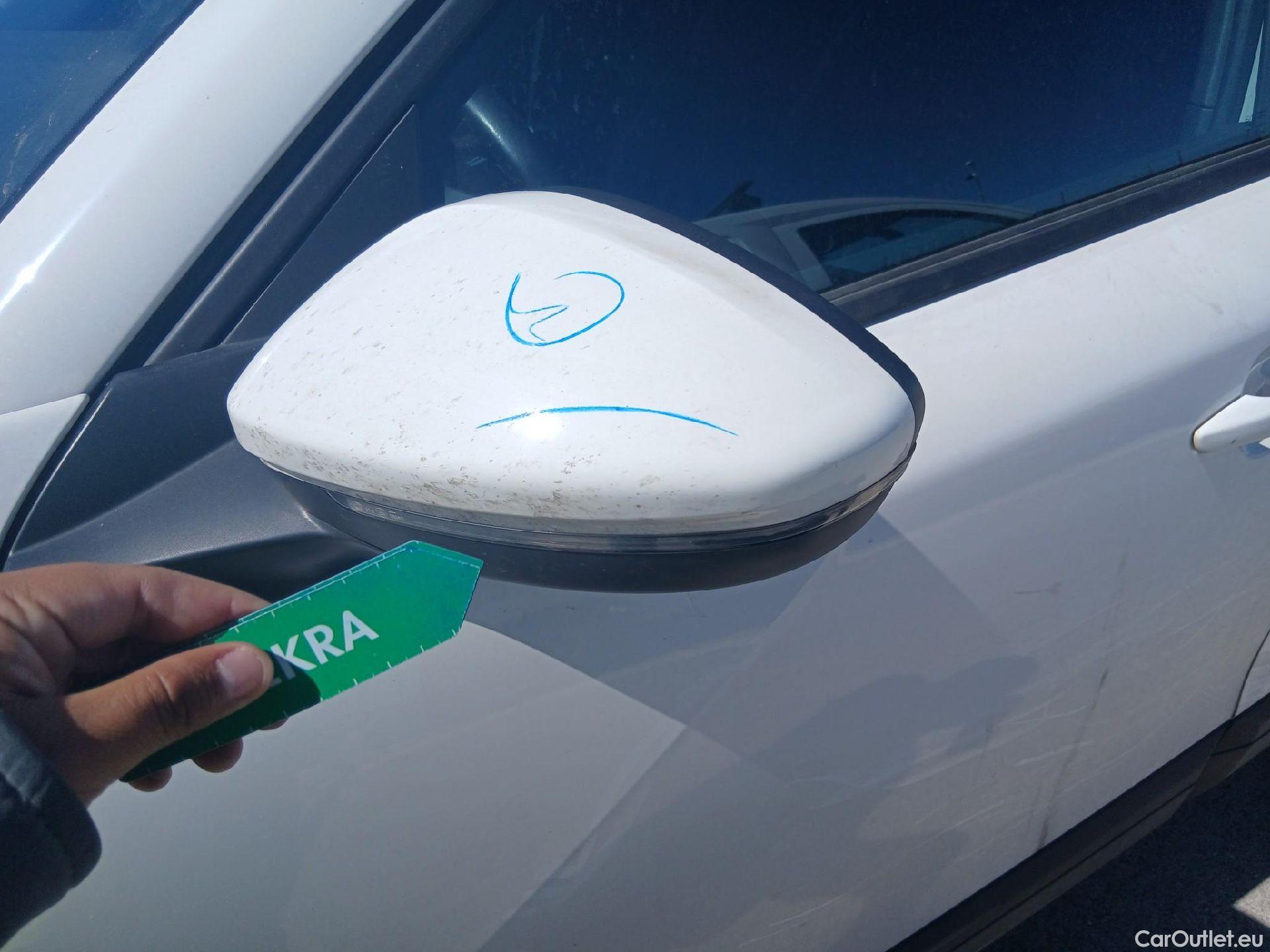  Peugeot  2008 PEUGEOT  / 2019 / 5P / todoterreno Active Pack BlueHDI 81kW (110CV) #18