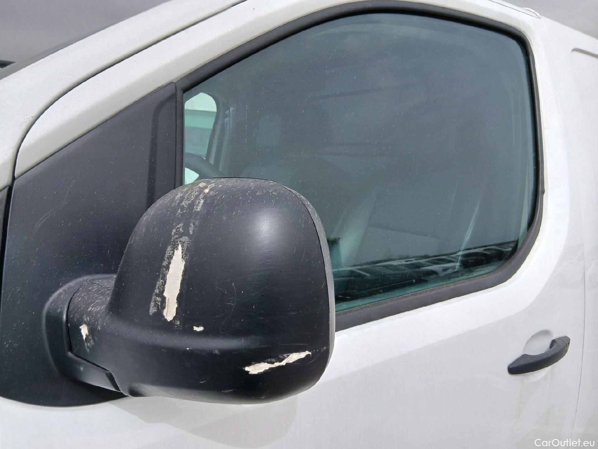  Opel  Vivaro OPEL  / 2019 / 4P / furgón 1.5 Diésel 74kW(100CV)M Std Exp #15