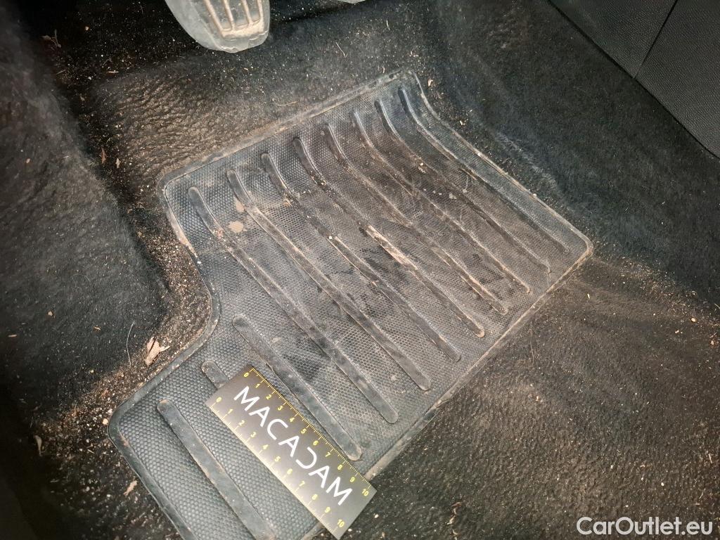  Citroen  C4  Berline Max 1.2 PureTech 130CV BVM6 6E #1