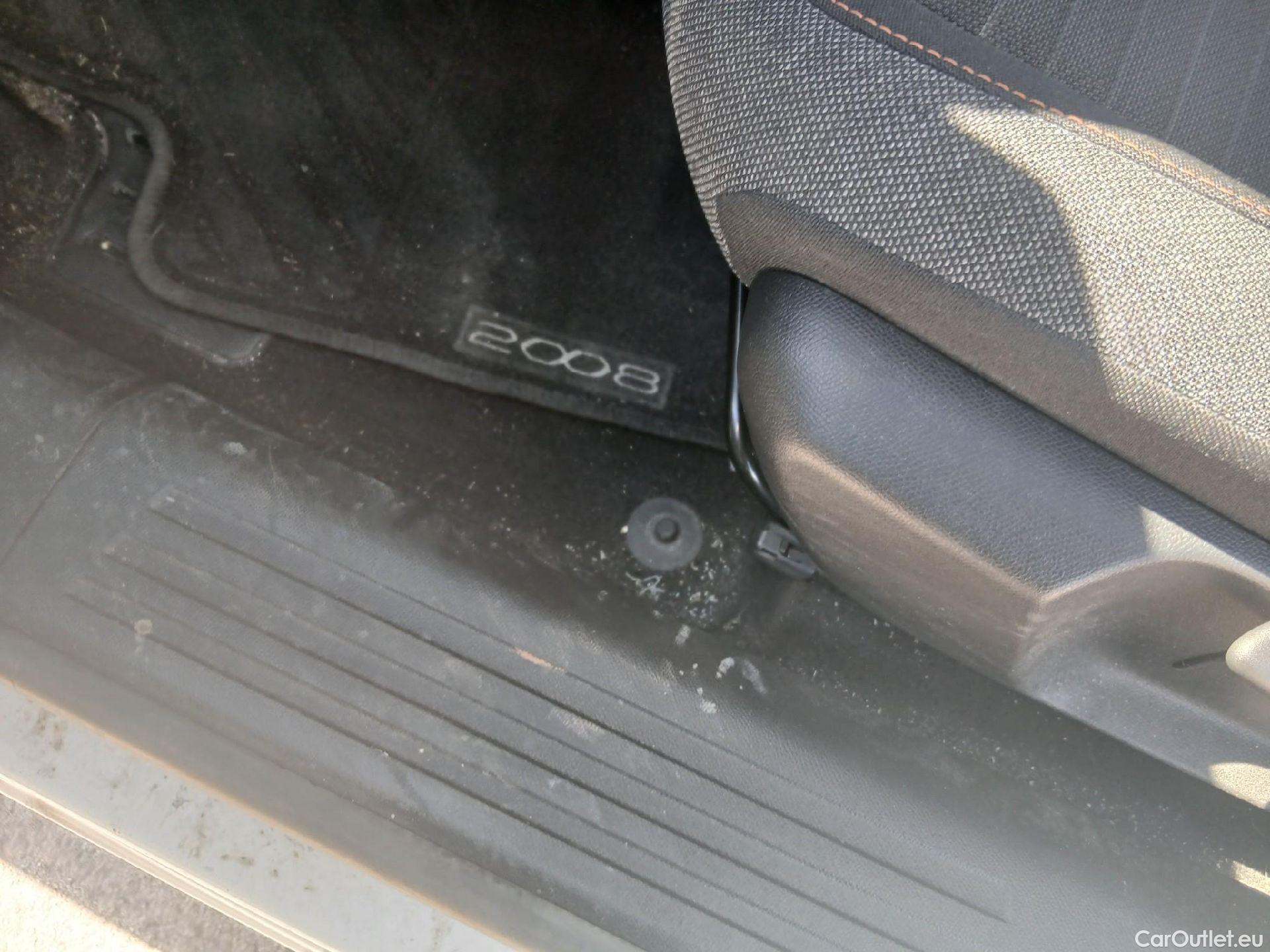  Peugeot  2008 PEUGEOT  / 2019 / 5P / todoterreno Active Pack BlueHDI 81kW (110CV) #10