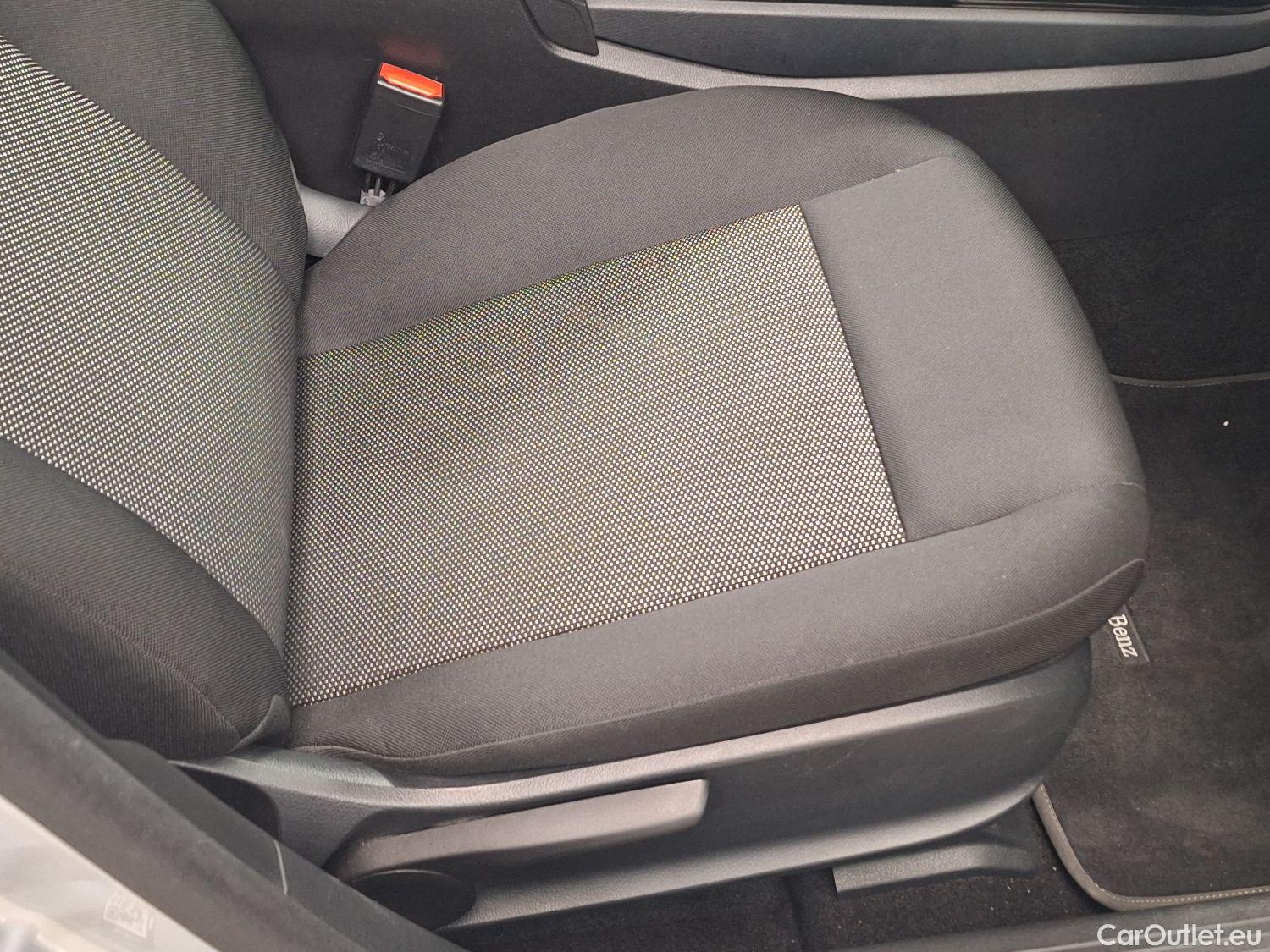  Mercedes  A-Klasse Mercedes, A-Class Berline '18, Mercedes-Benz  Limousine A 180d Business S #22