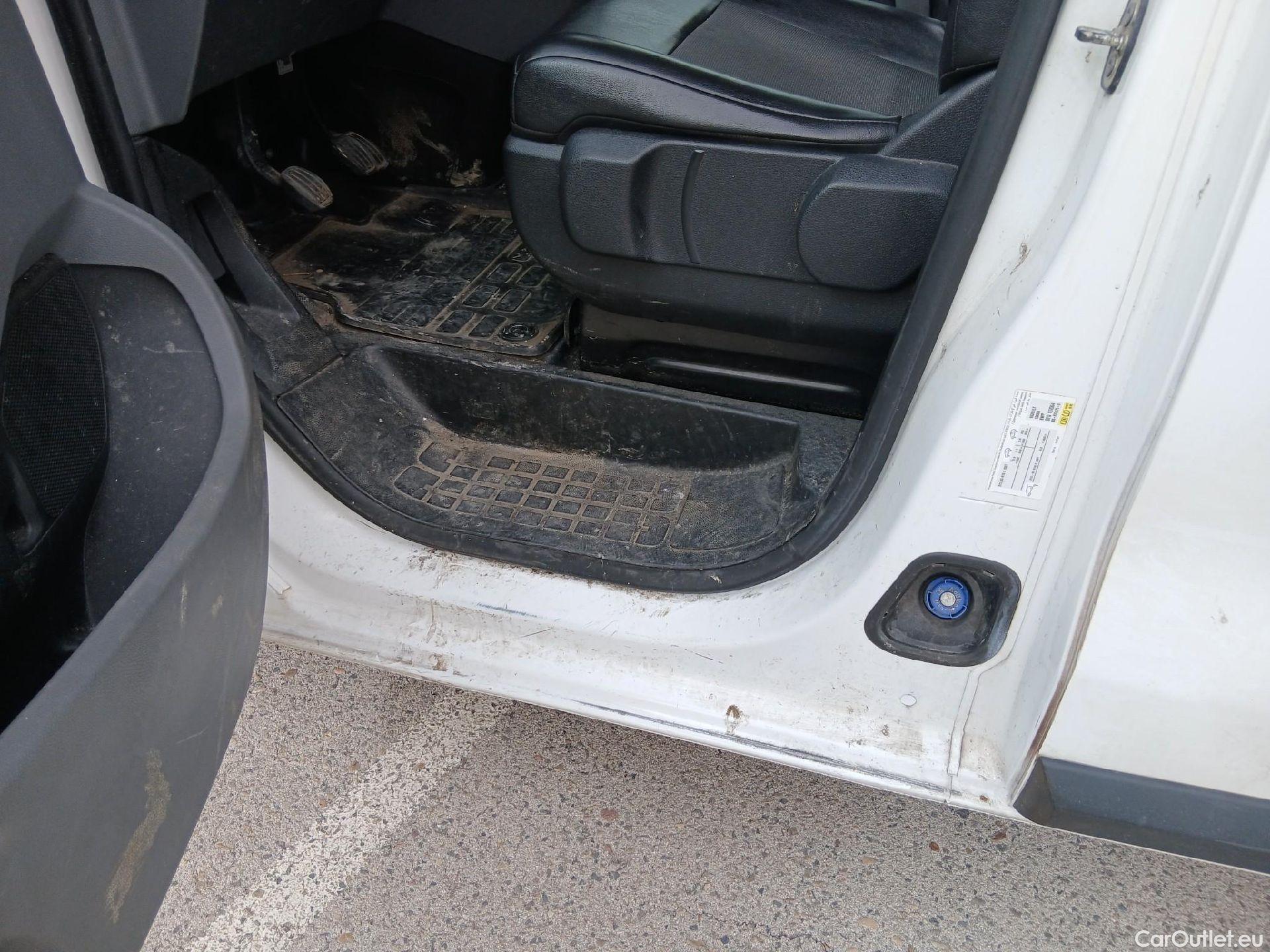  Opel  Vivaro OPEL  / 2019 / 4P / furgón 1.5 Diésel 74kW(100CV)M Std Exp #2