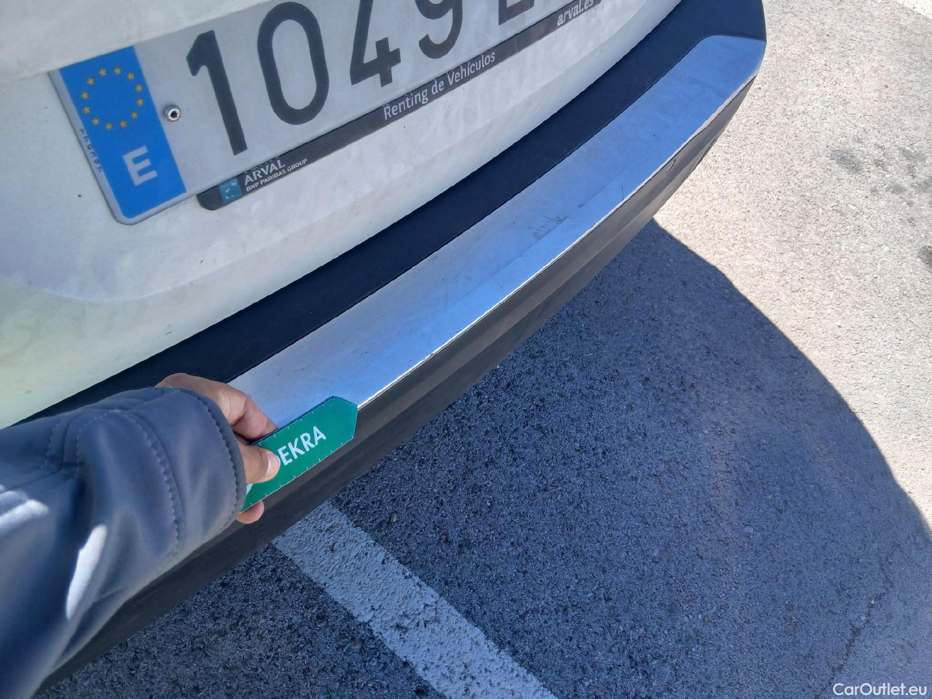  Peugeot  2008 PEUGEOT  / 2019 / 5P / todoterreno Active Pack BlueHDI 81kW (110CV) #20