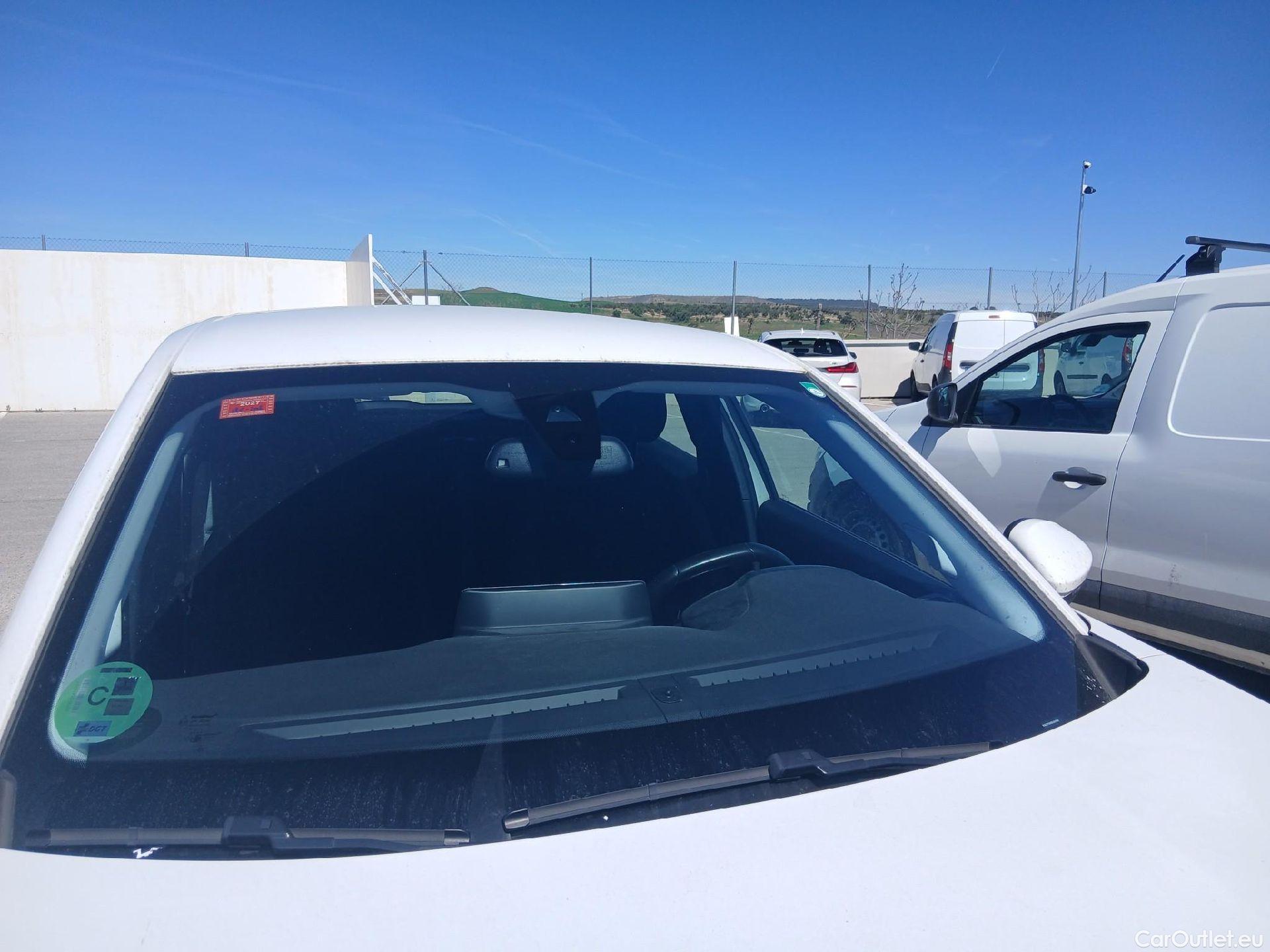  Peugeot  2008 PEUGEOT  / 2019 / 5P / todoterreno Active Pack BlueHDI 81kW (110CV) #16