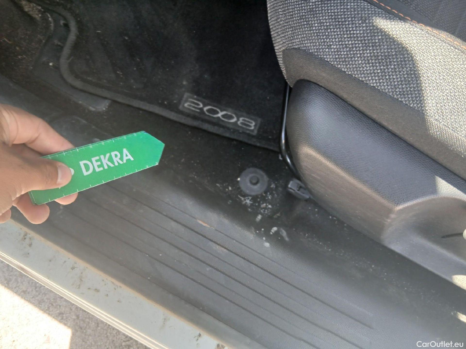  Peugeot  2008 PEUGEOT  / 2019 / 5P / todoterreno Active Pack BlueHDI 81kW (110CV) #9