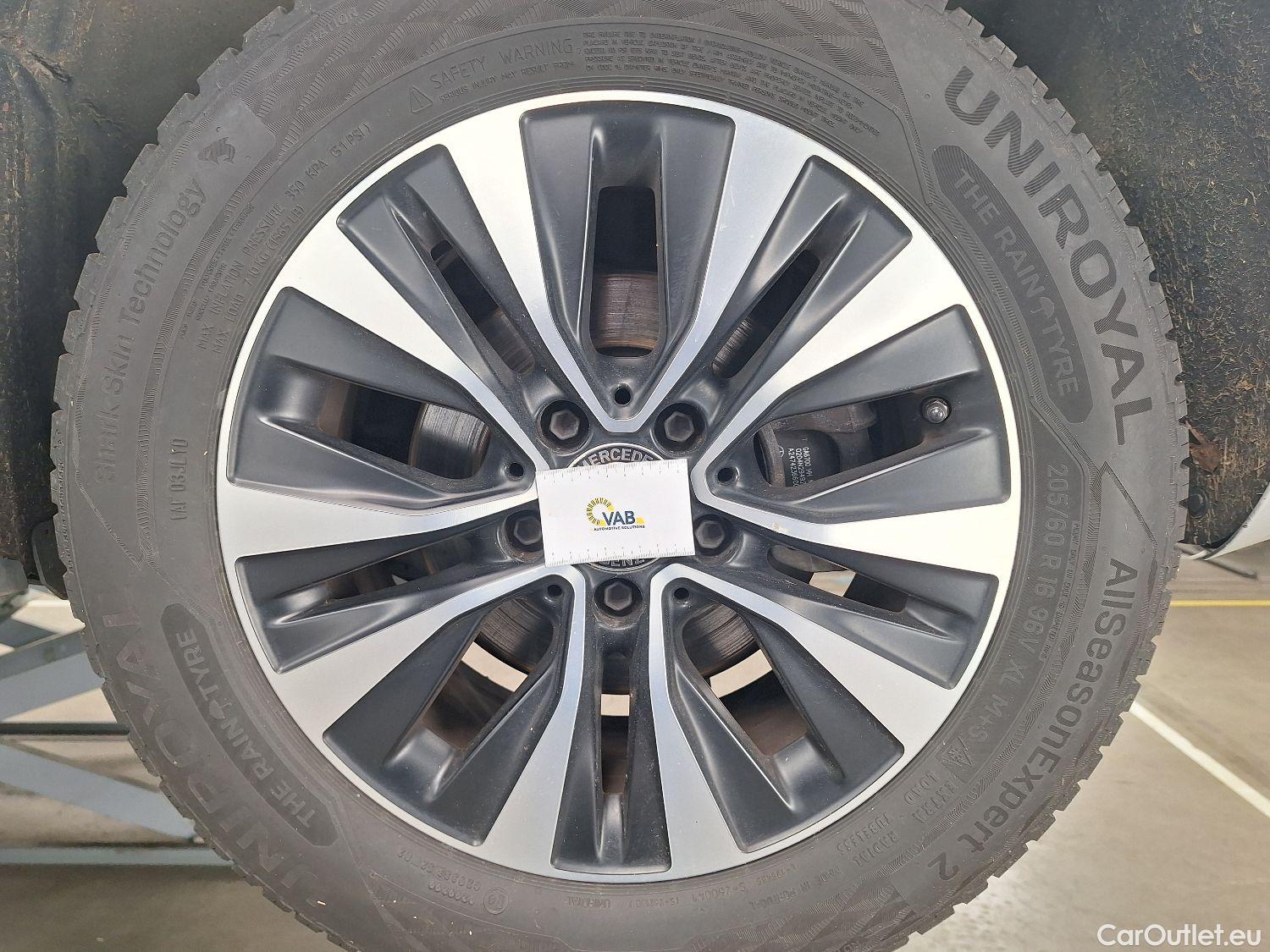  Mercedes  A-Klasse Mercedes, A-Class Berline '18, Mercedes-Benz  Limousine A 180d Business S #44