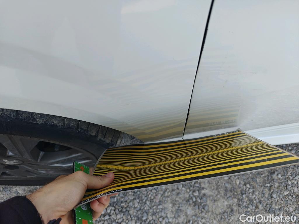  Peugeot  208 PEUGEOT  / 2019 / 5P / berlina con portón BlueHDi 73kW (100CV) Active Pack #4