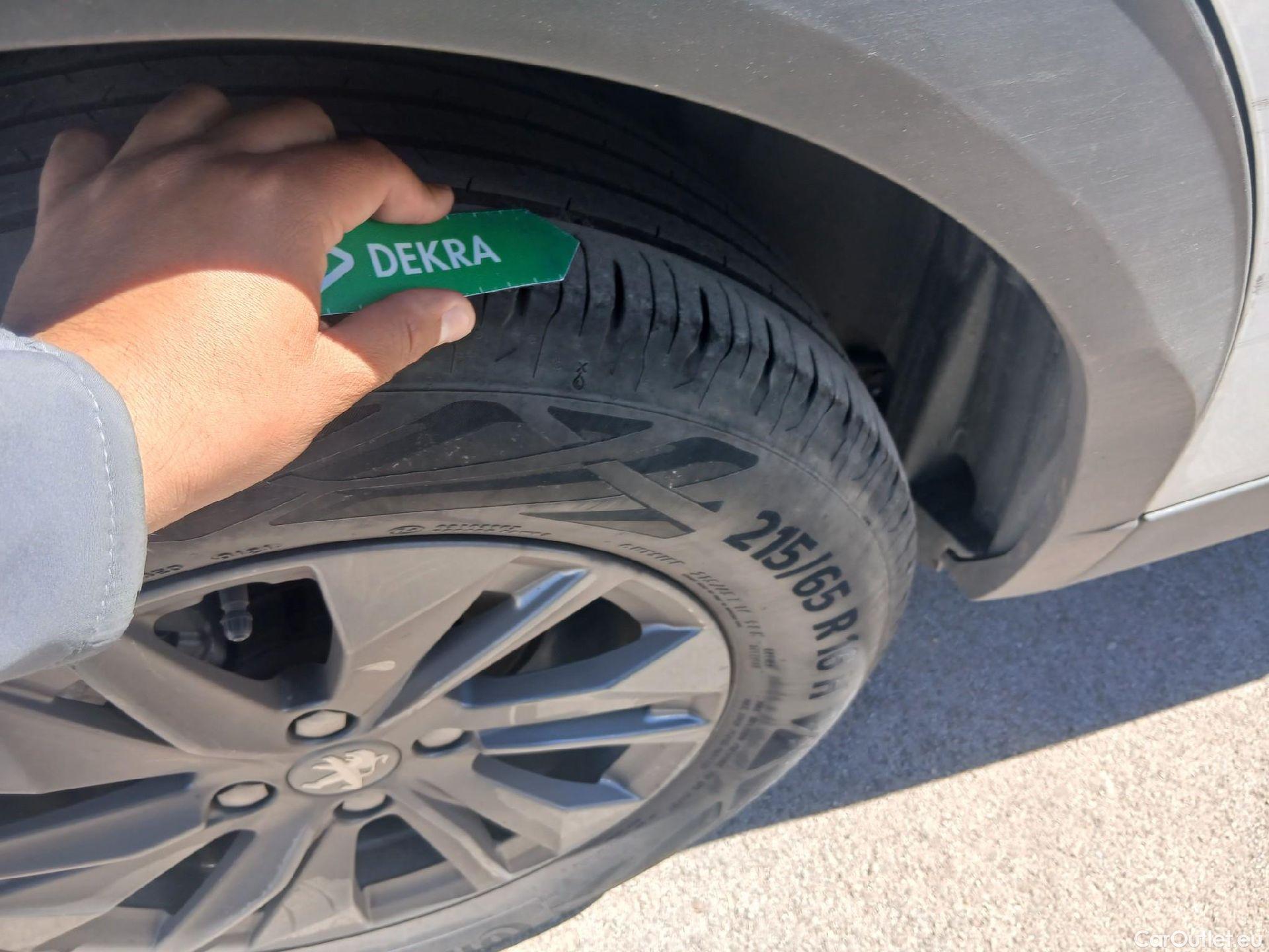  Peugeot  2008 PEUGEOT  / 2019 / 5P / todoterreno Active Pack BlueHDI 81kW (110CV) #5