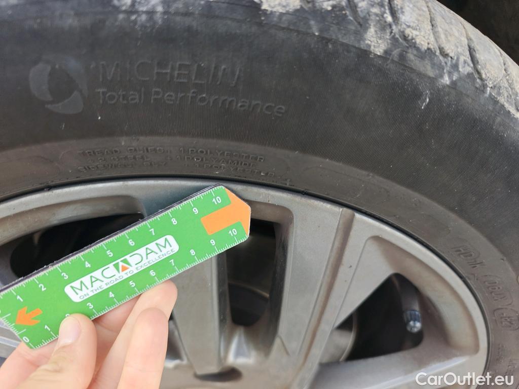  Peugeot  208 PEUGEOT  / 2019 / 5P / berlina con portón BlueHDi 73kW (100CV) Active Pack #55