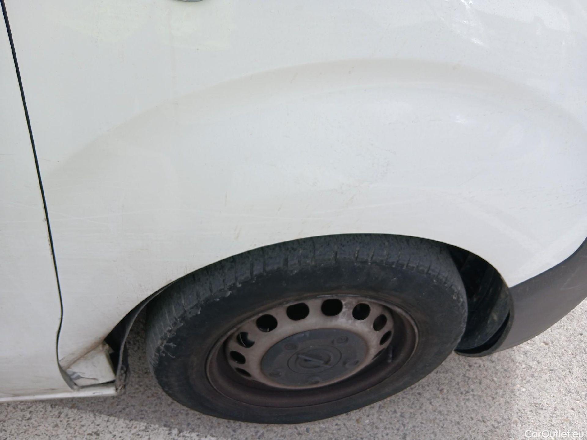  Opel  Vivaro OPEL  / 2019 / 4P / furgón 1.5 Diésel 74kW(100CV)M Std Exp #40