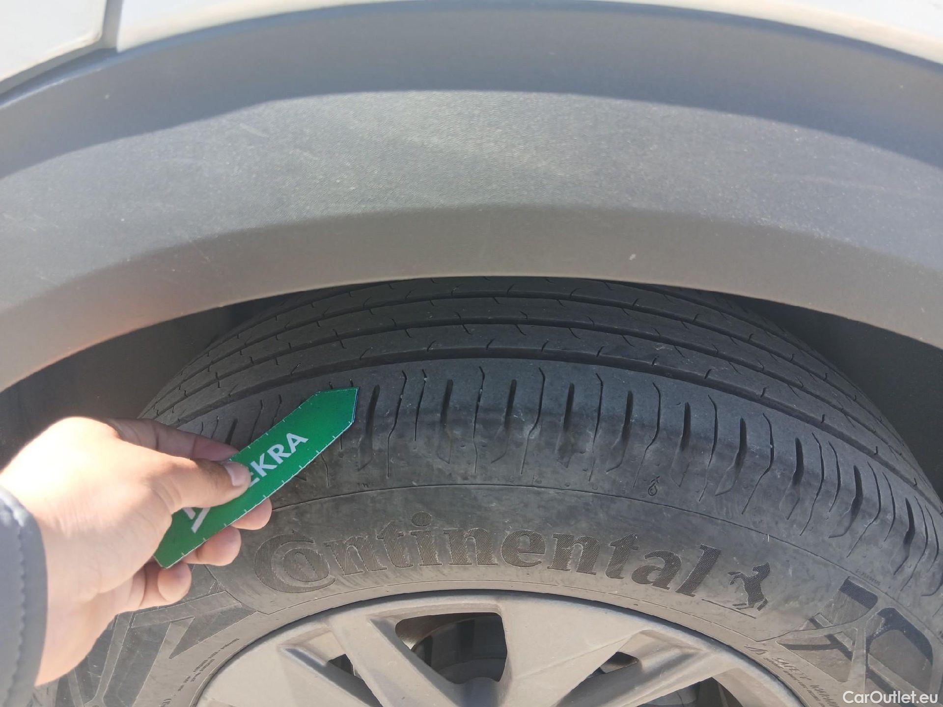  Peugeot  2008 PEUGEOT  / 2019 / 5P / todoterreno Active Pack BlueHDI 81kW (110CV) #4