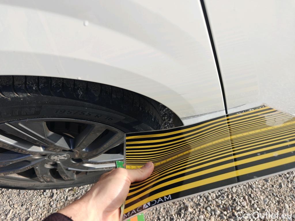  Peugeot  208 PEUGEOT  / 2019 / 5P / berlina con portón BlueHDi 73kW (100CV) Active Pack #21