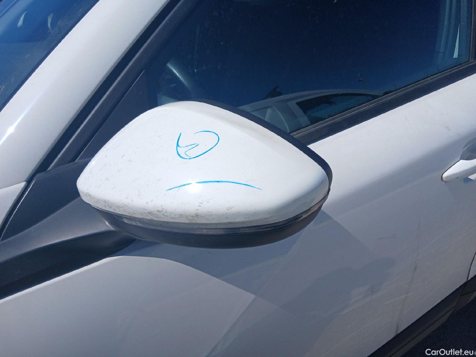  Peugeot  2008 PEUGEOT  / 2019 / 5P / todoterreno Active Pack BlueHDI 81kW (110CV) #17