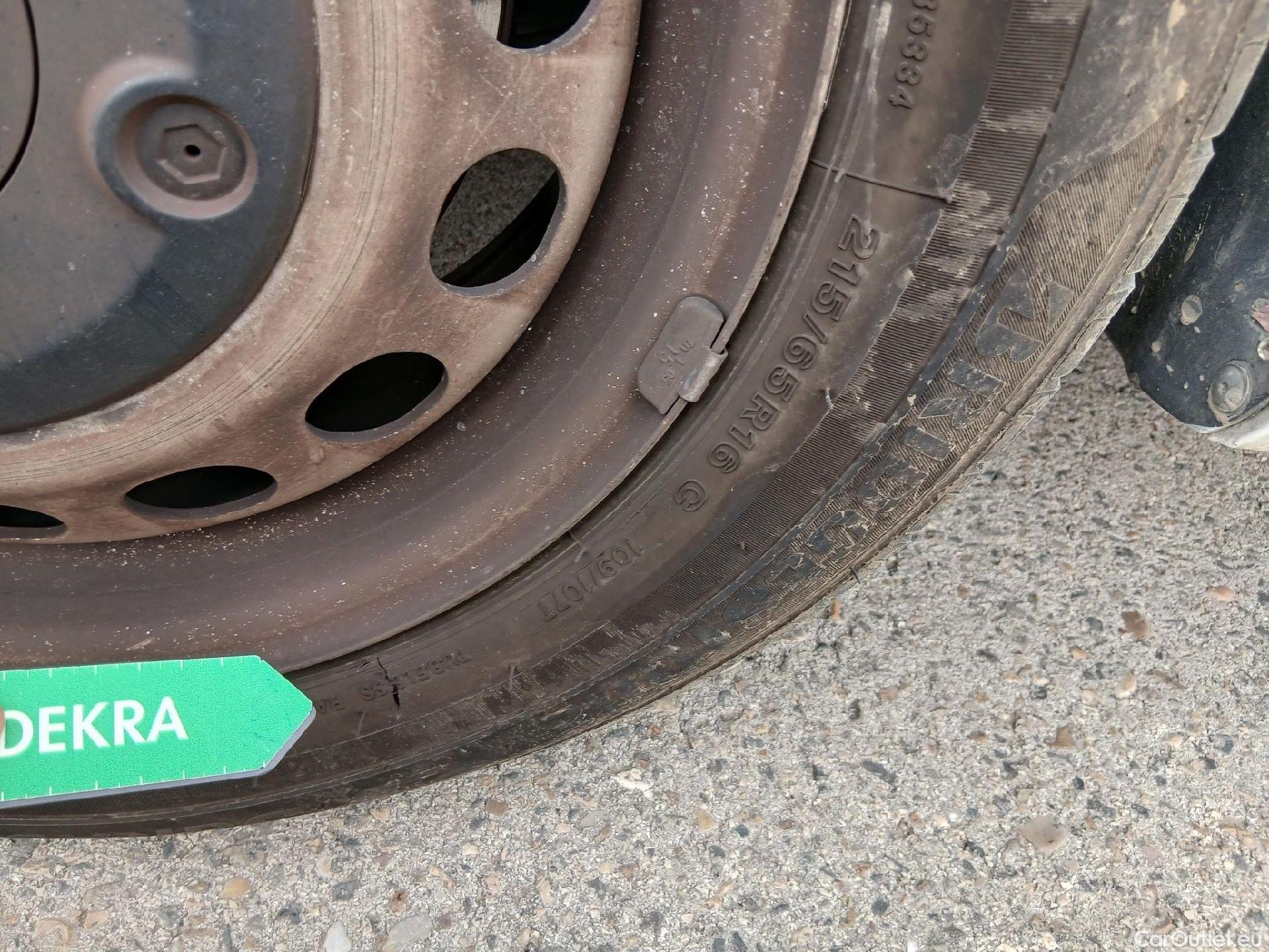  Opel  Vivaro OPEL  / 2019 / 4P / furgón 1.5 Diésel 74kW(100CV)M Std Exp #5