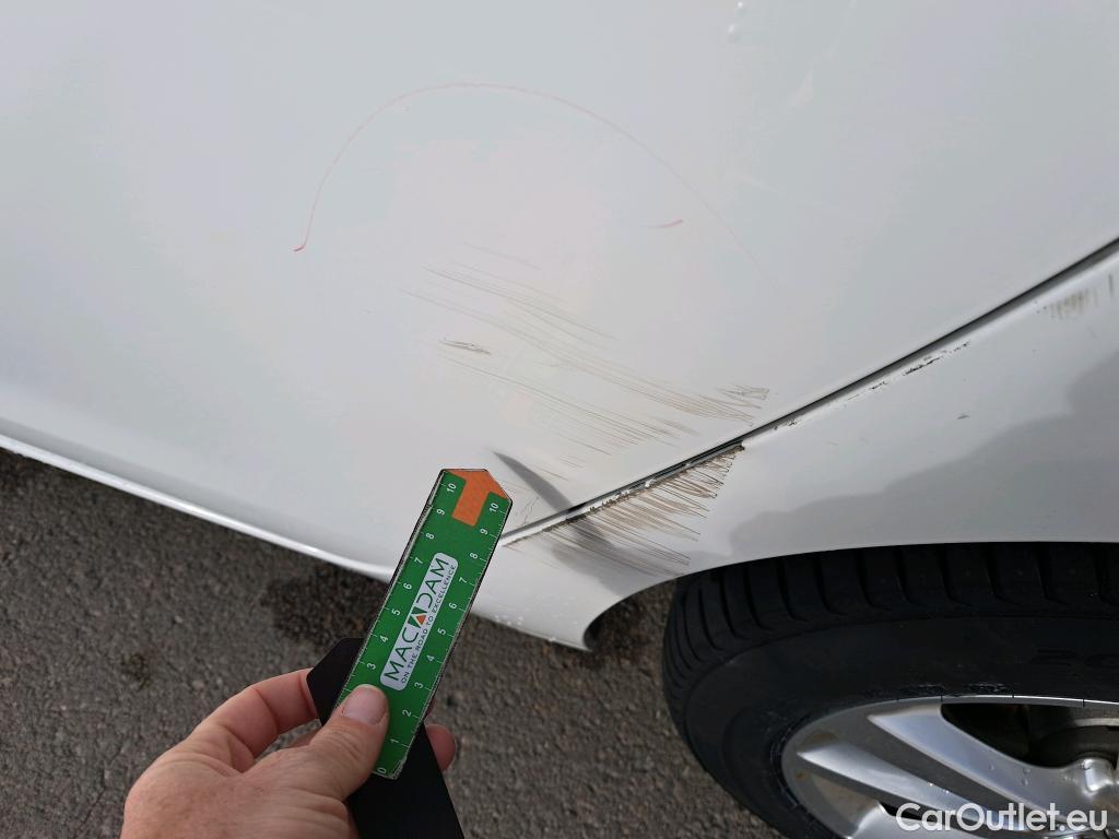  Peugeot  308 PEUGEOT  / 2017 / 5P / berlina con portón 5p Active Pack BlueHDi 130 S&S (AC) #14