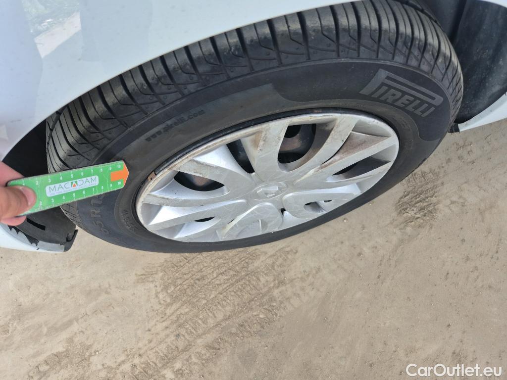  Renault  Clio RENAULT  / 2016 / 5P / berlina con portón Business TCe 66kW (90CV) GLP -18 #28