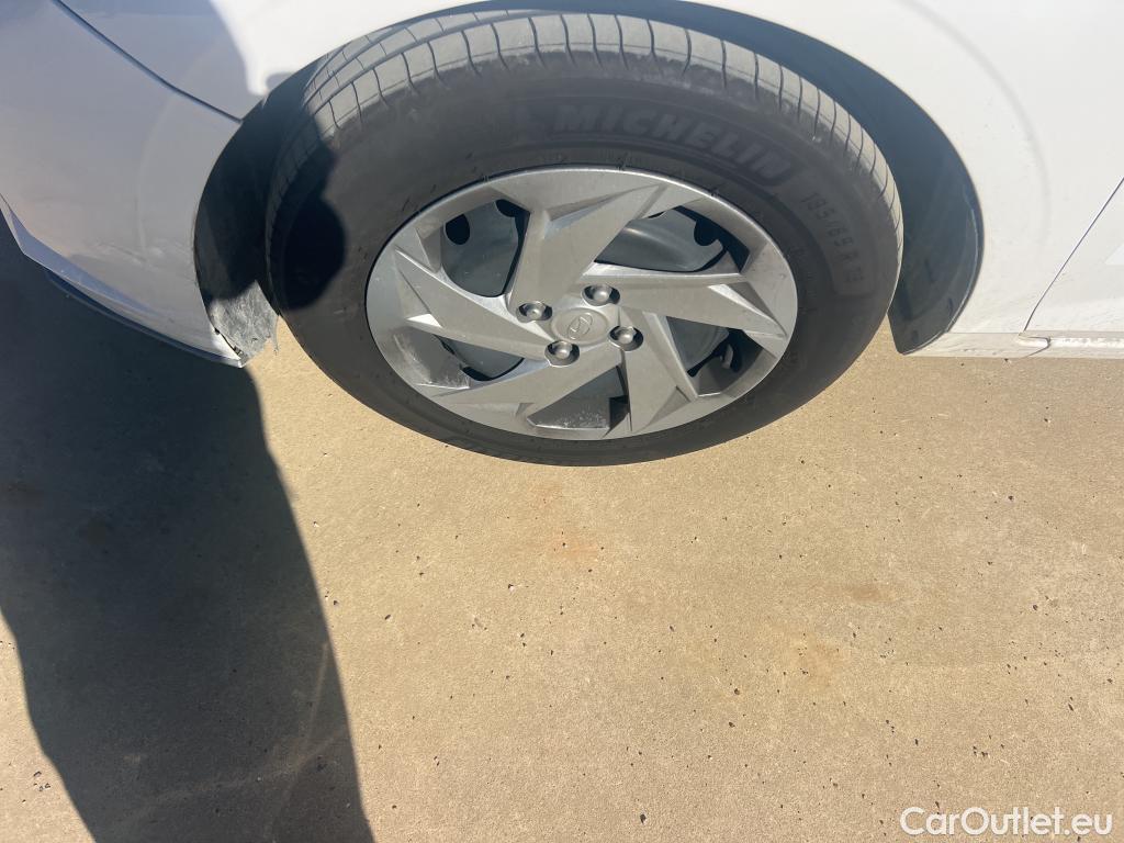  Hyundai  i20 HYUNDAI  / 2023 / 5P / berlina con portón 1.2 MPI Essence #25