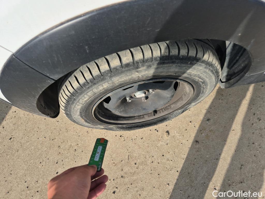  Citroen  C3 CITROEN  / 2016 / 5P / berlina con portón BlueHDi 73KW (100CV) S&S FEEL #8