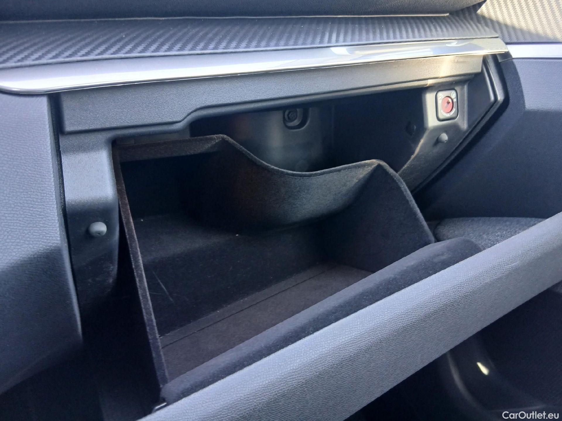  Peugeot  3008 PEUGEOT  / 2016 / 5P / todoterreno 1.5 BlueHDi 96kW (130CV) S&S Active #2