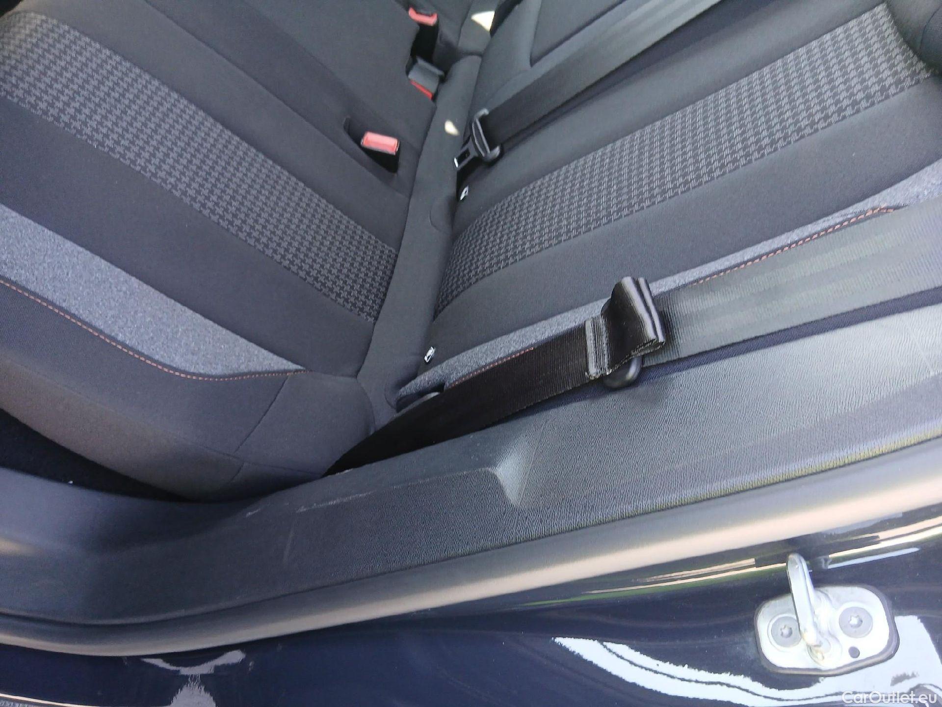  Peugeot  3008 PEUGEOT  / 2016 / 5P / todoterreno 1.5 BlueHDi 96kW (130CV) S&S Active #31