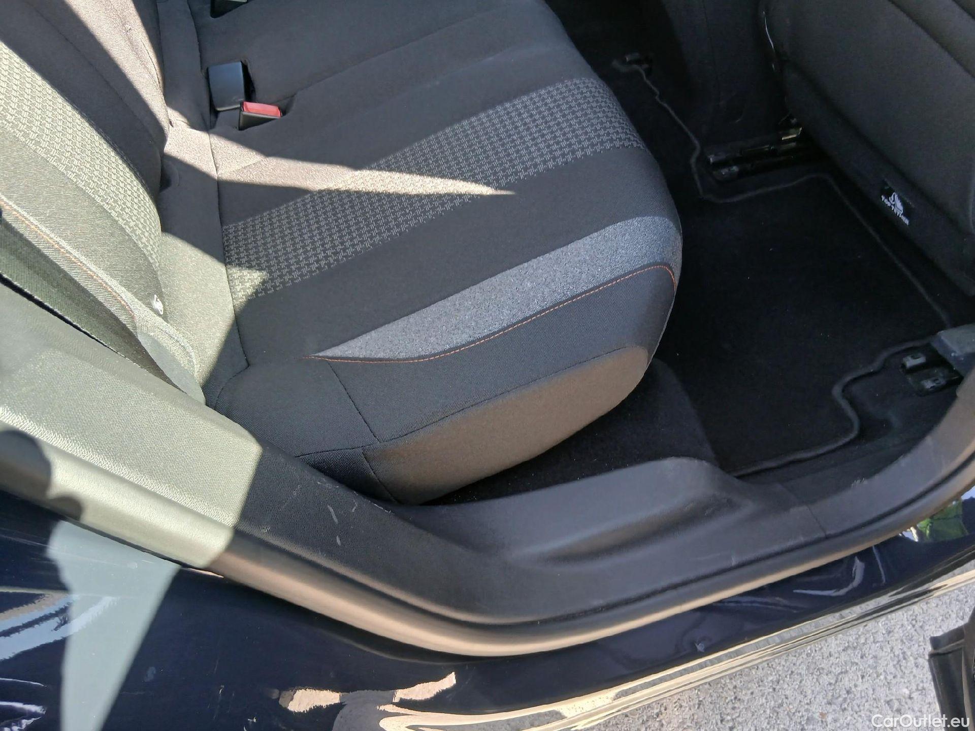  Peugeot  3008 PEUGEOT  / 2016 / 5P / todoterreno 1.5 BlueHDi 96kW (130CV) S&S Active #59