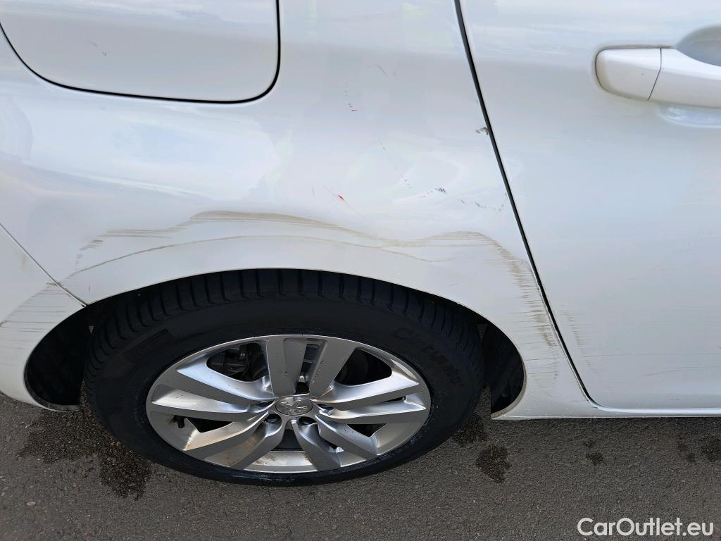  Peugeot  308 PEUGEOT  / 2017 / 5P / berlina con portón 5p Active Pack BlueHDi 130 S&S (AC) #8