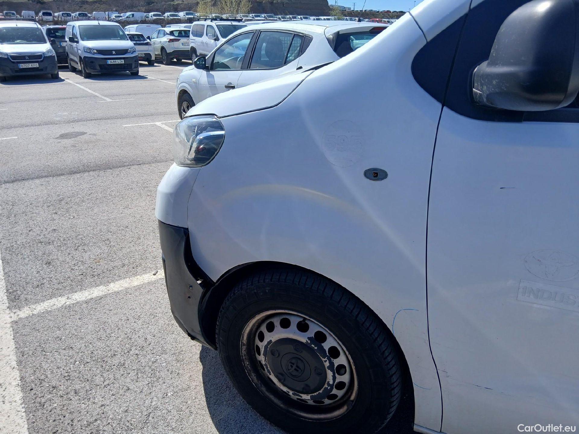  Toyota  Proace TOYOTA  / 2016 / 4P / furgón FU. MEDIO (L1) 2.0D 90kW COMFORT CARGA + #8