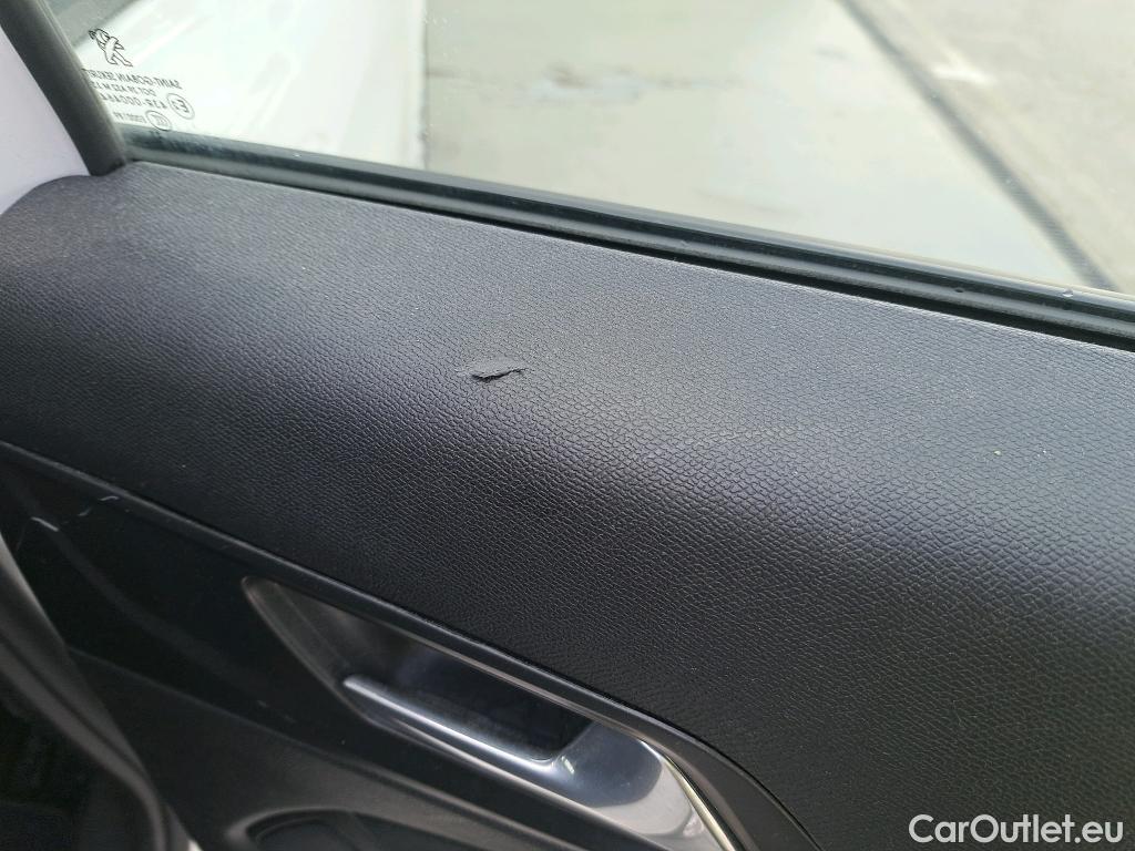  Peugeot  308 PEUGEOT  / 2017 / 5P / berlina con portón 5p Active Pack BlueHDi 130 S&S (AC) #37