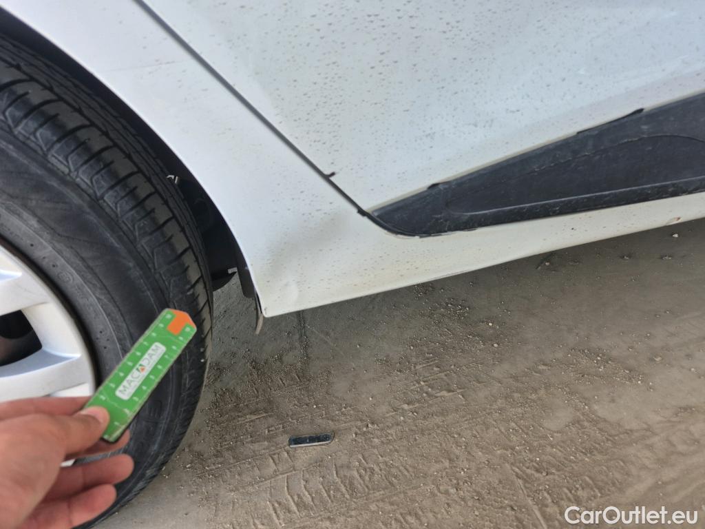  Renault  Clio RENAULT  / 2016 / 5P / berlina con portón Business TCe 66kW (90CV) GLP -18 #9