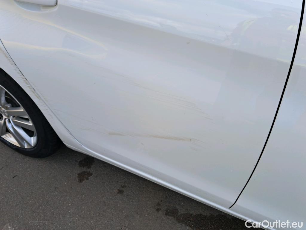  Peugeot  308 PEUGEOT  / 2017 / 5P / berlina con portón 5p Active Pack BlueHDi 130 S&S (AC) #16