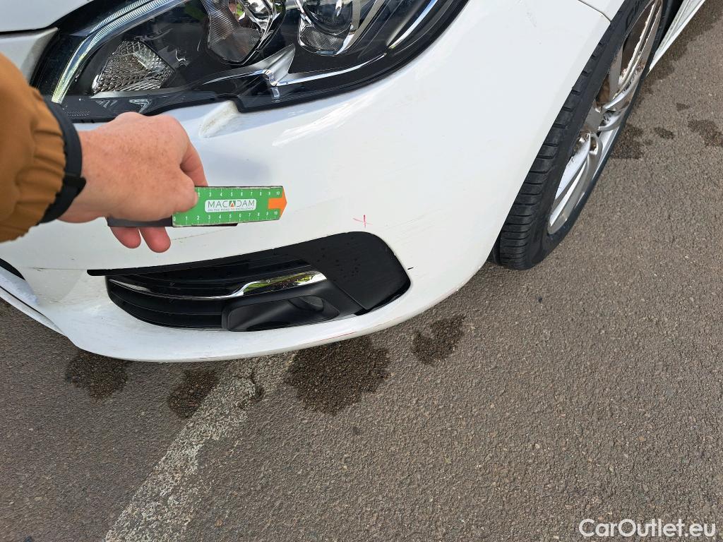  Peugeot  308 PEUGEOT  / 2017 / 5P / berlina con portón 5p Active Pack BlueHDi 130 S&S (AC) #39