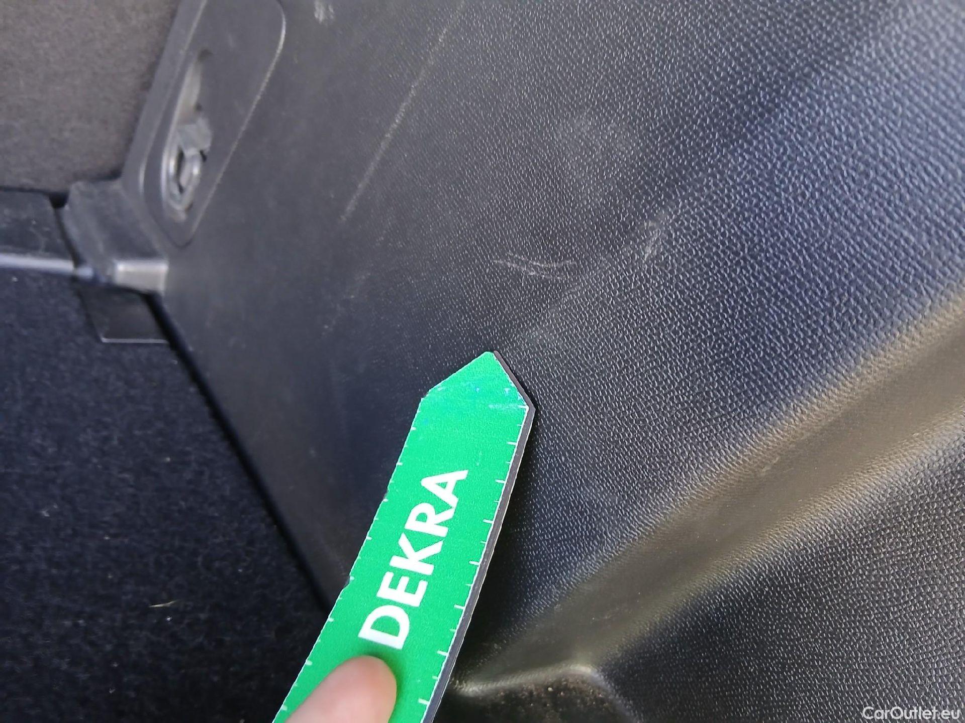  Peugeot  3008 PEUGEOT  / 2016 / 5P / todoterreno 1.5 BlueHDi 96kW (130CV) S&S Active #46