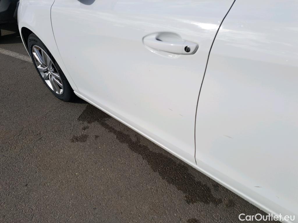  Peugeot  308 PEUGEOT  / 2017 / 5P / berlina con portón 5p Active Pack BlueHDi 130 S&S (AC) #40