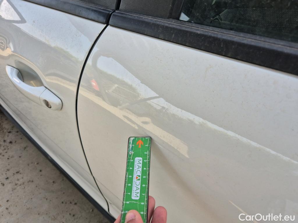  Citroen  C3 CITROEN  / 2016 / 5P / berlina con portón BlueHDi 73KW (100CV) S&S FEEL #27