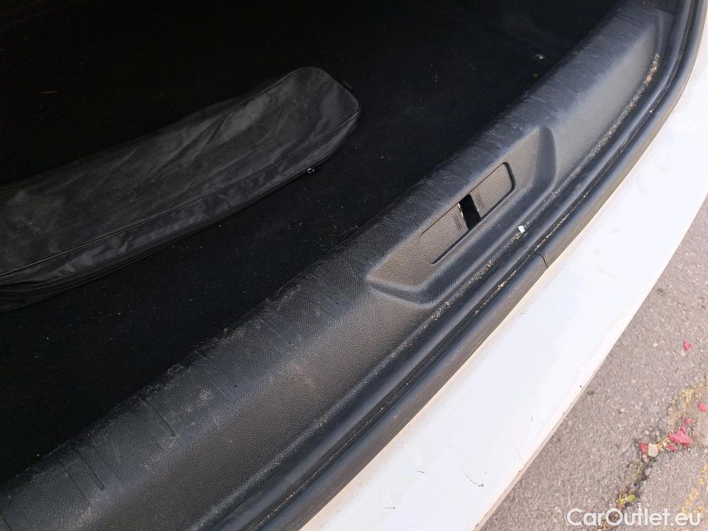  Peugeot  308 PEUGEOT  / 2017 / 5P / berlina con portón 5p Active Pack BlueHDi 130 S&S (AC) #34