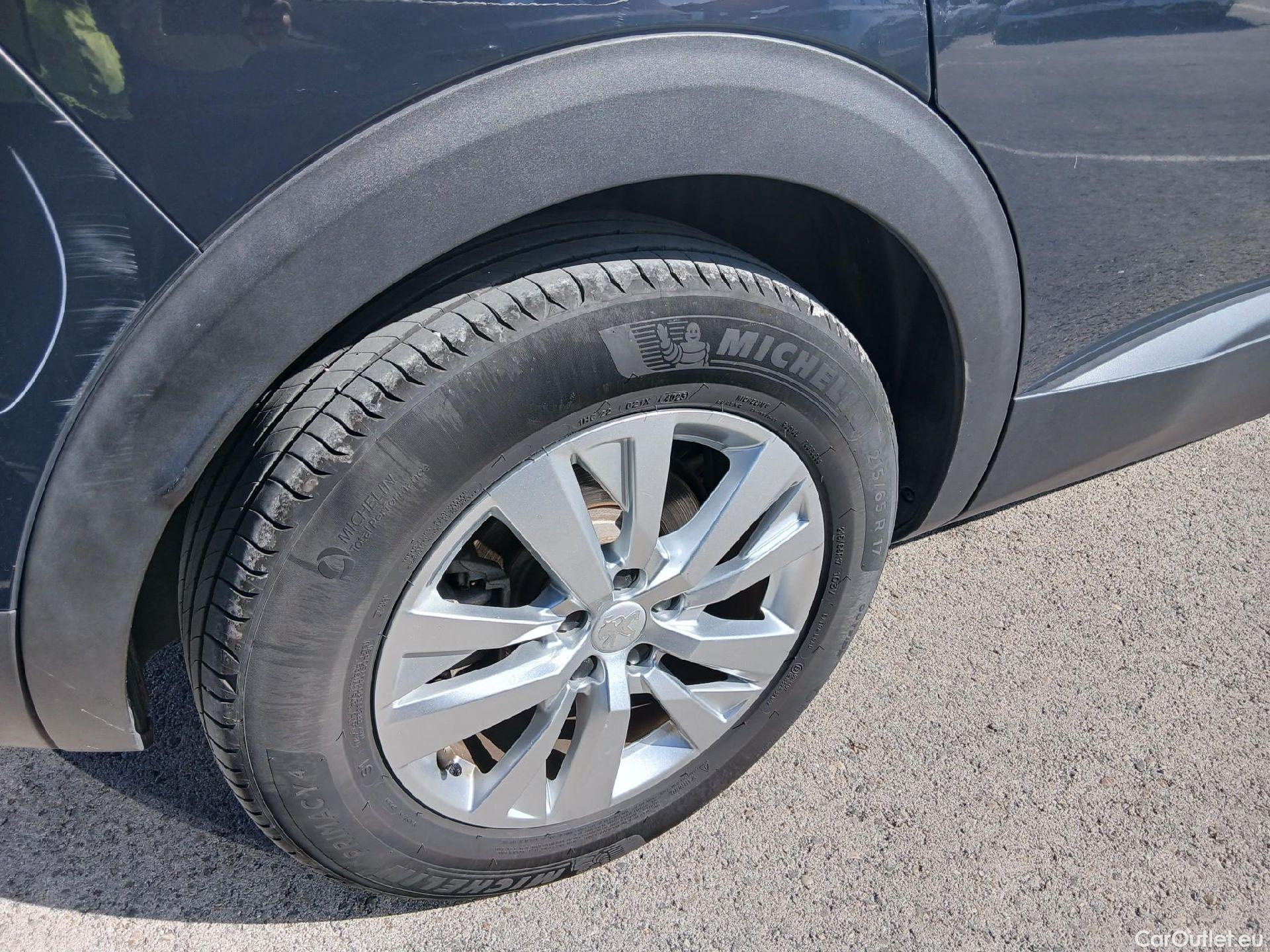  Peugeot  3008 PEUGEOT  / 2016 / 5P / todoterreno 1.5 BlueHDi 96kW (130CV) S&S Active #48