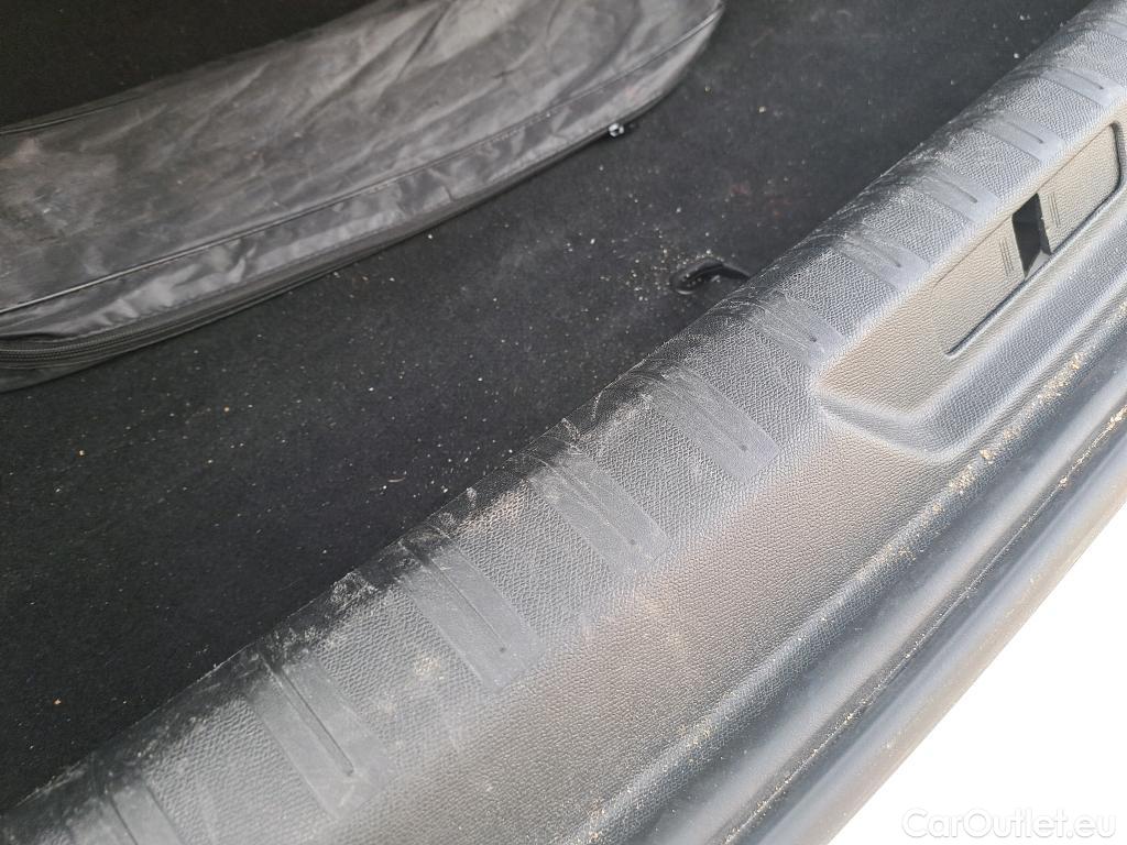  Peugeot  308 PEUGEOT  / 2017 / 5P / berlina con portón 5p Active Pack BlueHDi 130 S&S (AC) #35