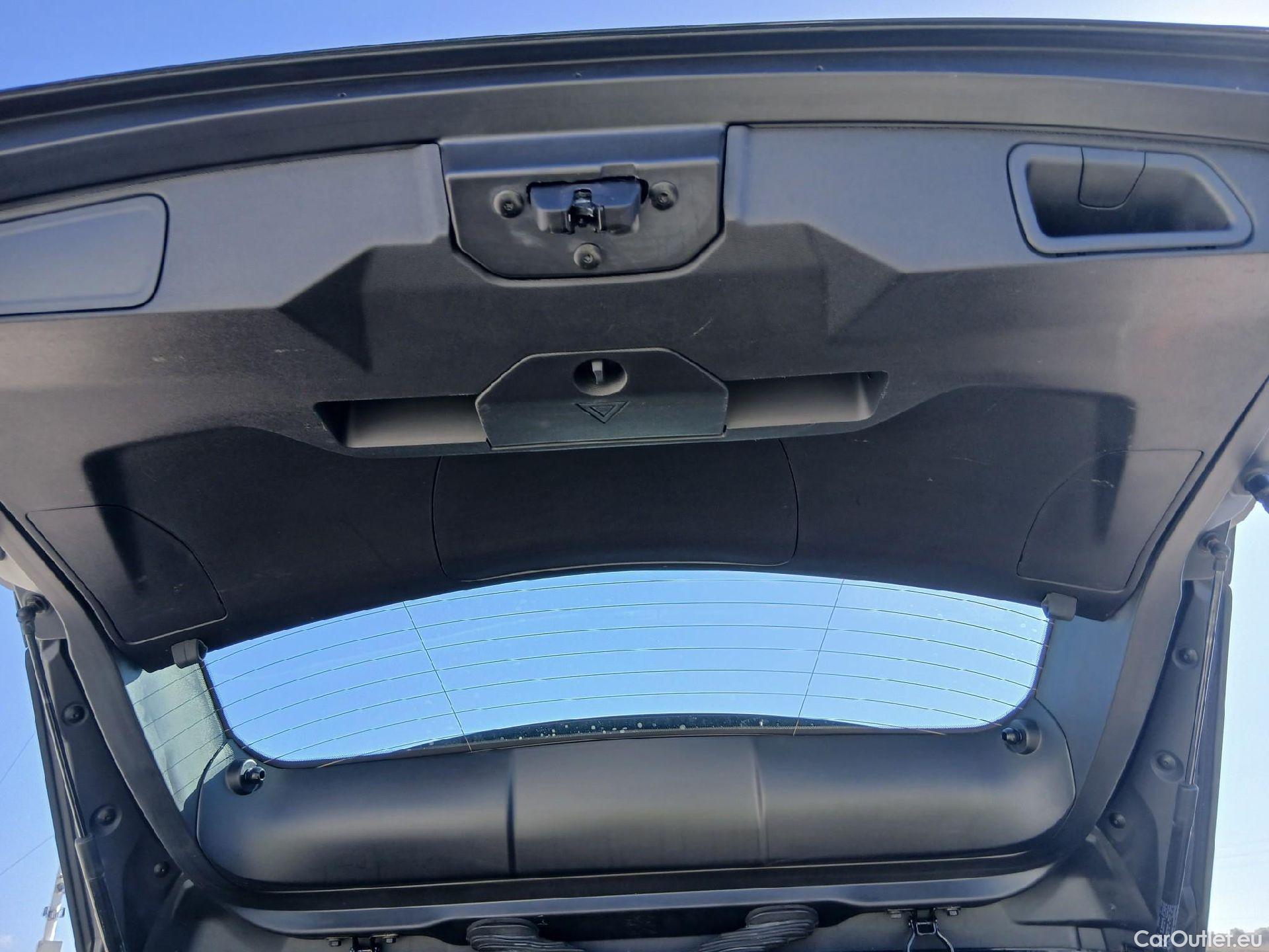  Peugeot  3008 PEUGEOT  / 2016 / 5P / todoterreno 1.5 BlueHDi 96kW (130CV) S&S Active #45