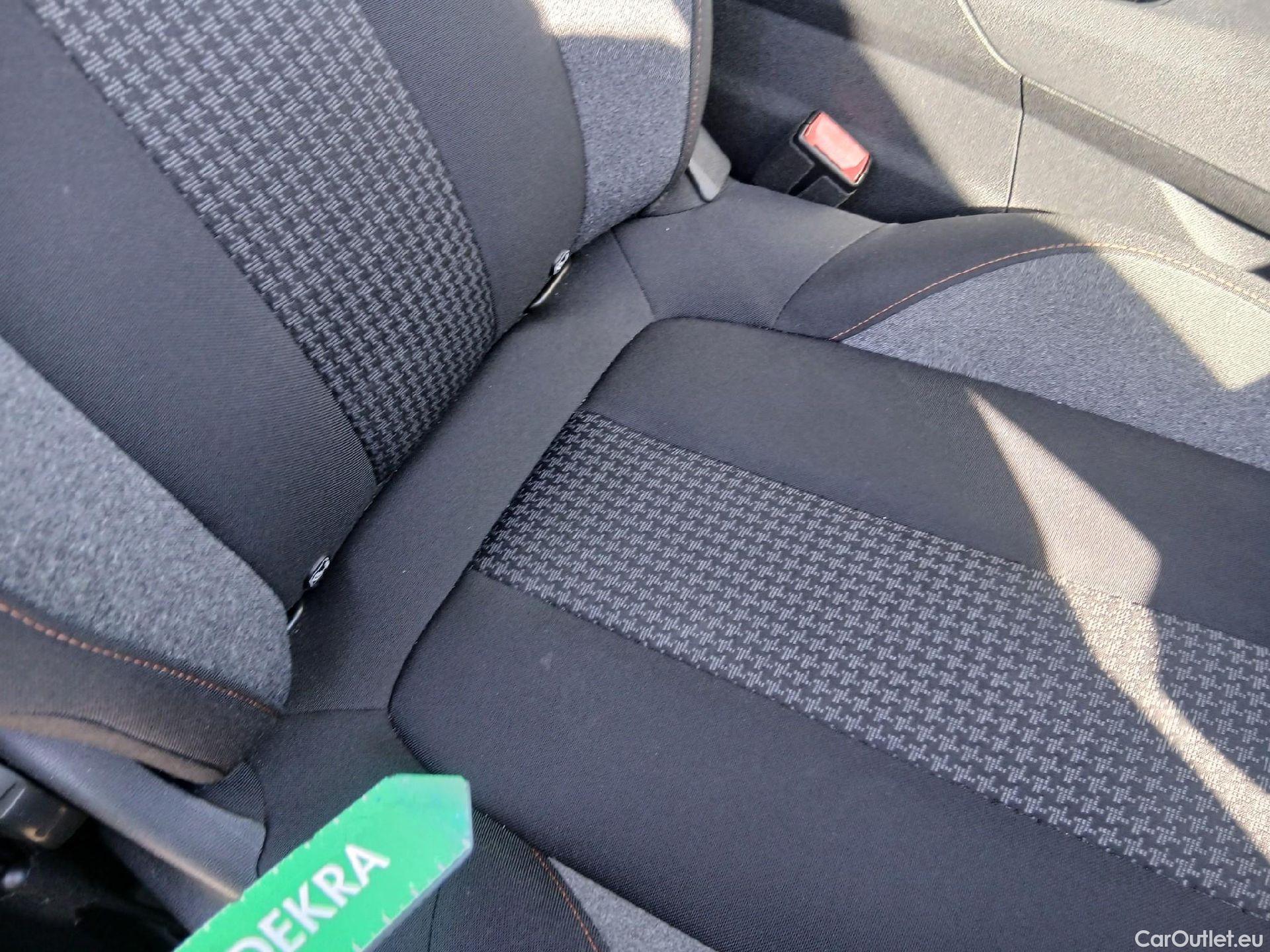  Peugeot  3008 PEUGEOT  / 2016 / 5P / todoterreno 1.5 BlueHDi 96kW (130CV) S&S Active #27