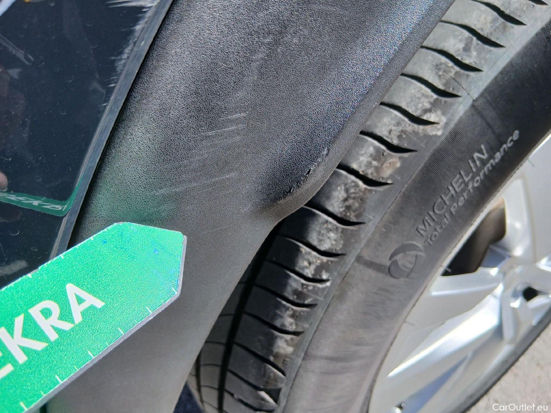  Peugeot  3008 PEUGEOT  / 2016 / 5P / todoterreno 1.5 BlueHDi 96kW (130CV) S&S Active #49